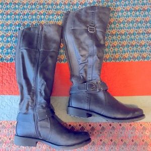 Dark gray tall boots, brand is Bear Traps, like new condition.